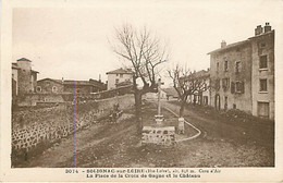 SOLIGNAC SUR LOIRE - La Place De La Croix De Gagne Et Le Château 3074 - Solignac Sur Loire