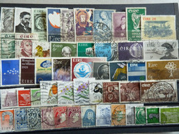 IRLANDE/EIRE 50 TIMBRES DIFFERENTS - Collections, Lots & Séries