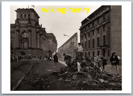 Berlin - S/w Abriss Der Berliner Mauer Zwischen Reichstag Und Brandenburger Tor - Mur De Berlin