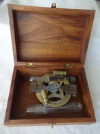 ANCIEN SEXTANT LATERAL DANS SON COFFRET EN EXCELLENT ETAT. 2 EPROUVETTES A L'INTERIEUR. - Tecnica & Strumenti Nautici