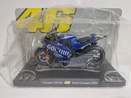 I119955 MOTO 1/18 Valentino Rossi - Yamaha YZR M1 - World Champion 2004 - Motorfietsen