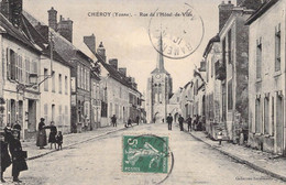 CPA France - Cheroy - Yonne - Rue De L Hôtel De Ville - Animée - Collection Decormeille - Maison A Mulard Sens Chemisier - Cheroy