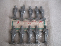 10 SOLDATS SOVIETIQUES EN METAL HAUTEUR 6 CM DANS EMBALLAGE D ORIGINE ANNEES 1980 - Tin Soldiers