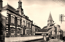 Jouy Le Moutier * Rue Et Vue Sur La Mairie - Jouy Le Moutier