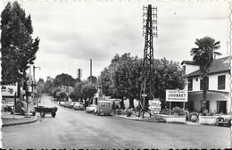 CASTETS-DES-LANDES - Le Carrefour Route De Bayonne - Old Cars - Castets