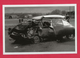 BELLE REPRODUCTION D'APRES UNE PHOTO ORIGINALE - ACCIDENT CITROEN DS PHARES RONDS - Auto's