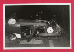 BELLE REPRODUCTION D'APRES UNE PHOTO ORIGINALE - ACCIDENT CITROEN DS SUR LE TOIT - Auto's