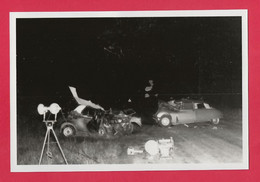 BELLE REPRODUCTION D'APRES UNE PHOTO ORIGINALE - ACCIDENT CITROEN DS CONTRE UNE VOITURE A IDENTIFIER - Auto's