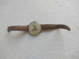 Ancienne Montre Publicitaire Cigarettes CHESTERFIELFD Cadran Diamètre 4 Cm Env Poids : 40 Grammes - Advertisement Watches