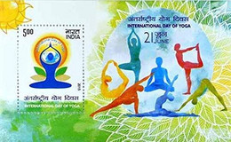 India 2015 International Day Of Yoga Miniature Sheet MS MNH P.O Fresh & Fine As Per Scan - Andere & Zonder Classificatie