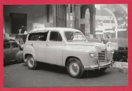 BELLE REPRODUCTION D'APRES UNE PHOTO ORIGINALE - RENAULT PRAIRIE COLORALE AU SALON DE L'AUTOMOBILE - Auto's