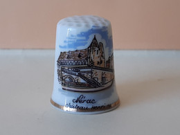 DÉ A COUDRE EN PORCELAINE - NERAC (47) - LOT-ET-GARONNE -  LE CHATEAU HENRI IV - Dés à Coudre