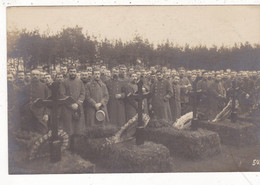 ALLEMAGNE. CPA. .KÖNIGSBRÜCK. RECUEILLEMENT. TOMBES DES PRISONNIERS DE GUERRE FRANÇAIS DÉCÉDÉS  EN CAPTIVITÉ - Koenigsbrueck