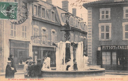 SAINT-JEAN-de-BOURNAY (Isère) - Place Du Marché - Fontaine Gelée, Pharmacie, Pitiot Tailleur - Saint-Jean-de-Bournay