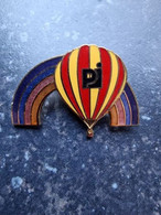 PINS (V2217) THEME MONTGOLFIERES (2 Vues) BALLON ARC EN CIEL - PJ - Luchtballons