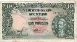 NEW ZEALAND   10 Pounds   P151d   ( ND  19687   Captain Cook + Sheep At Back )    Sign.  Fleming - Nouvelle-Zélande