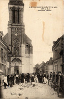 CPA Le Louroux-Beconnais - Sortie De Messe (296528) - Le Louroux Beconnais