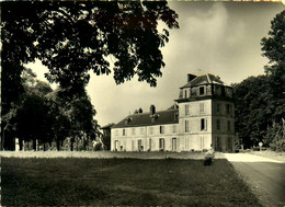 Magnanville * Le Château * Maisons De Retraite De L'association Leopold Bellan * Un Pavillon - Magnanville