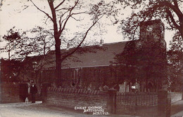 CPA - ANGLETERRE - Yorkshire - Christ Church - Battyeford Mirfield - Animé - Homme Et Son Chien - Autres & Non Classés