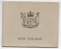 A7293) Kleiner Geschenkfolder Der Post Von New Zealand Mit 14 Verschiedenen Marken ** Unused Aus 1966-1967 - Unused Stamps