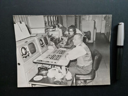 Schaltraum Im SFB-Fernsehstudio, Berlin, Theodor-Heuss-Platz, Fotoabz. Matt 16,5x22 Cm Rücks. Papierspuren - Voorwerpen