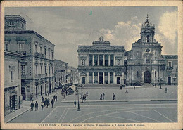 VITTORIA ( RAGUSA ) PIAZZA - TEATRO VITTORIO EMANUELE E CHIESA DELLE GRAZIE - EDIZ. CONSOLINO - SPEDITA 1935 (12831) - Vittoria