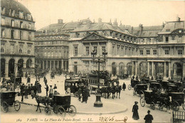 Paris * 1er * La Place Du Palais Royal * Attelage - Arrondissement: 01