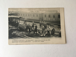 Bruxelles   Accident De Chemin De Fer Aux Deux Ponts  13 Février 1904 La Voiture De 3me Classe - Transporte Público