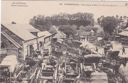 76 Goderville. Une Cour De L'Hotel De Rouen Un Jour De Marché - Goderville