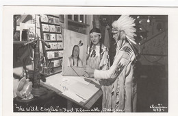 Fort Klamath Oregon, 'The Wild Eagles' Native Americans With Painting C1950s Vintage Real Photo Postcard - Altri & Non Classificati