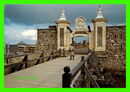 LOUISBOURG, NOUVELLE ÉCOSSE - LA PORTE DAUPHINE, FORTERESSE - OWEN FITZGERALD - - Altri & Non Classificati