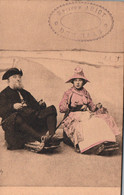 Ethnologie Nederland: Couple Bourgeois En Tenue Traditionnelle, En Luge Sur Les Lacs Gelés Photo Mevrouw Amiot, Den Haag - Europe