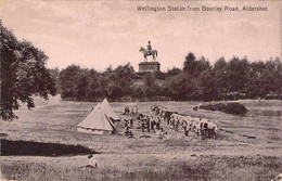 CPA Royaume Unis - Hampshire - Aldershot - Wellington Statue From Bourley Road - Valentine's Series - Chevaux - Animée - Autres & Non Classés