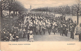 CPA Royaume Unis - Angleterre - Hampshire - The Avenue - Sunday Morning - Oblitérée Aldershot 1903 - Altri & Non Classificati