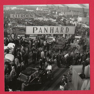 BELLE REPRODUCTION D'APRES UNE PHOTO ORIGINALE - STAND PANHARD AU SALON DE L'AUTOMOBILE 1963 - Auto's