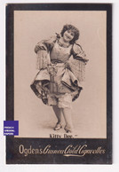 Kitty Dee - Ogden's Guinea Gold Cigarettes 1900 Photo Théâtre Artiste Woman Femme Pin-up Dress Mode Belle Epoque A84-65 - Ogden's