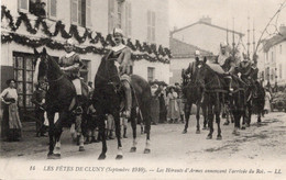 Fêtes De Cluny 1910 Hérauts D'armes Annonçant L'arrivée Du Roi   CAVALCADE - Receptions