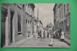 Ruysbroeck 1913: Rue De La Fonderie Très Animée - Sint-Pieters-Leeuw