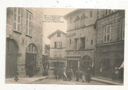 Cp, 87,  SAINT LEONARD,  Vieilles Maisons ,  Place De La République , Dos Simple,  Voyagée - Saint Leonard De Noblat