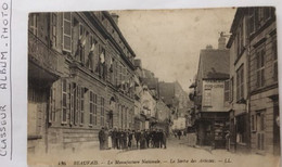 Cpa écrite En Mai 1918, 60 Oise, Beauvais La Manufacture Nationale La Sortie Des Artistes, Animée, éd LL 436 - Beauvais