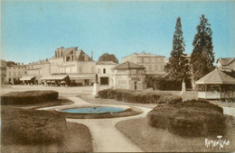 Pons * La Place Du Château * Kiosque à Musique - Pons