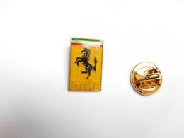 Beau Pin's , Logo Auto Ferrari , époxy ,  Dimensions : 11x17 Mm , Scuderia Ferrari  , Verso Quadrillé - Ferrari