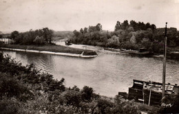 Longueil Annel - Arrivée D'un Train De Bateaux - Péniche Remorqueur - Batellerie - Longueil Annel