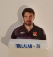 Fève Olympique Lyonnais OL Toulalan N°28 Sport サッカー Football 足球 Calcio Soccer 축구 Joueur プレーヤー Player 玩家 En TB.Etat - Deportes