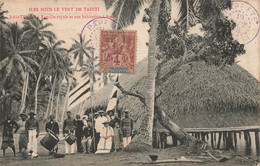 CPA TAHITI - Iles Sous Le Vent - Raiatea - La Famille Royale Et Son Habitation A Avera - Tambour - Tahiti