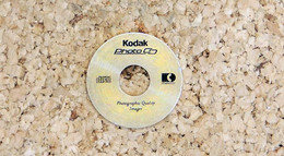 Pin's PHOTO - KODAK Photo CD - Alu Peint - Fabricant Inconnu - Photography