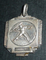 Rare Ancienne Médaille En Métal Argenté Art Déco Lancer De Javelot Javelots - Atletica