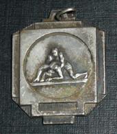 Rare Ancienne Médaille En Métal Argenté Art Déco Lutte Gréco-romaine - Autres & Non Classés