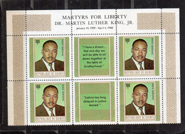 Guinée :Dr Martin Luther King Martyrs République Lot De 8 Timbres PA N°89** Vignette Centrale En Français Et En Anglais - Martin Luther King