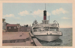 Le Bateau-passeur Trois-Rivieres, Quebec Ferry At Wharf - Trois-Rivières